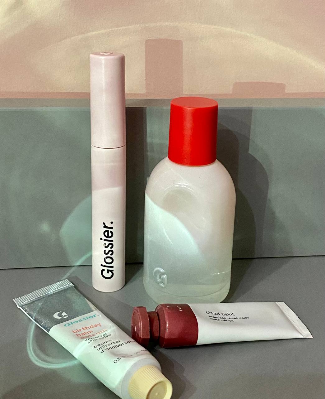 ​​Невероятно, но на канале ещё нет обзора на Glossier! Исправляем ситуацию. 

У...