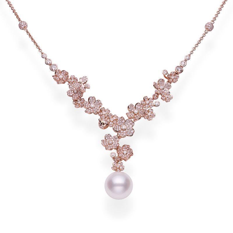 Колье Mikimoto из коллекции Cherry Blossom: розовое золото, бриллианты, жемчуг.