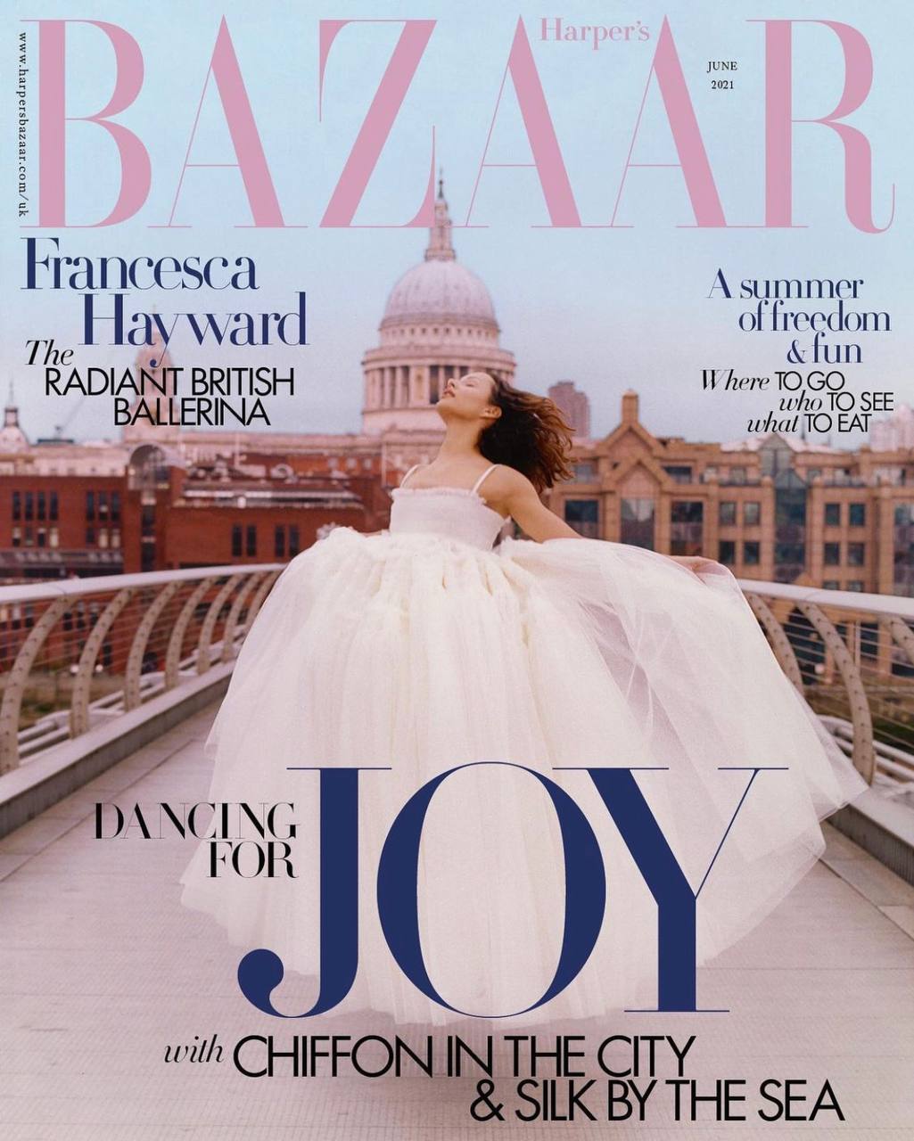 Франческа Хэйуорд на обложке британского Harper’s Bazaar в июне 2021-го...