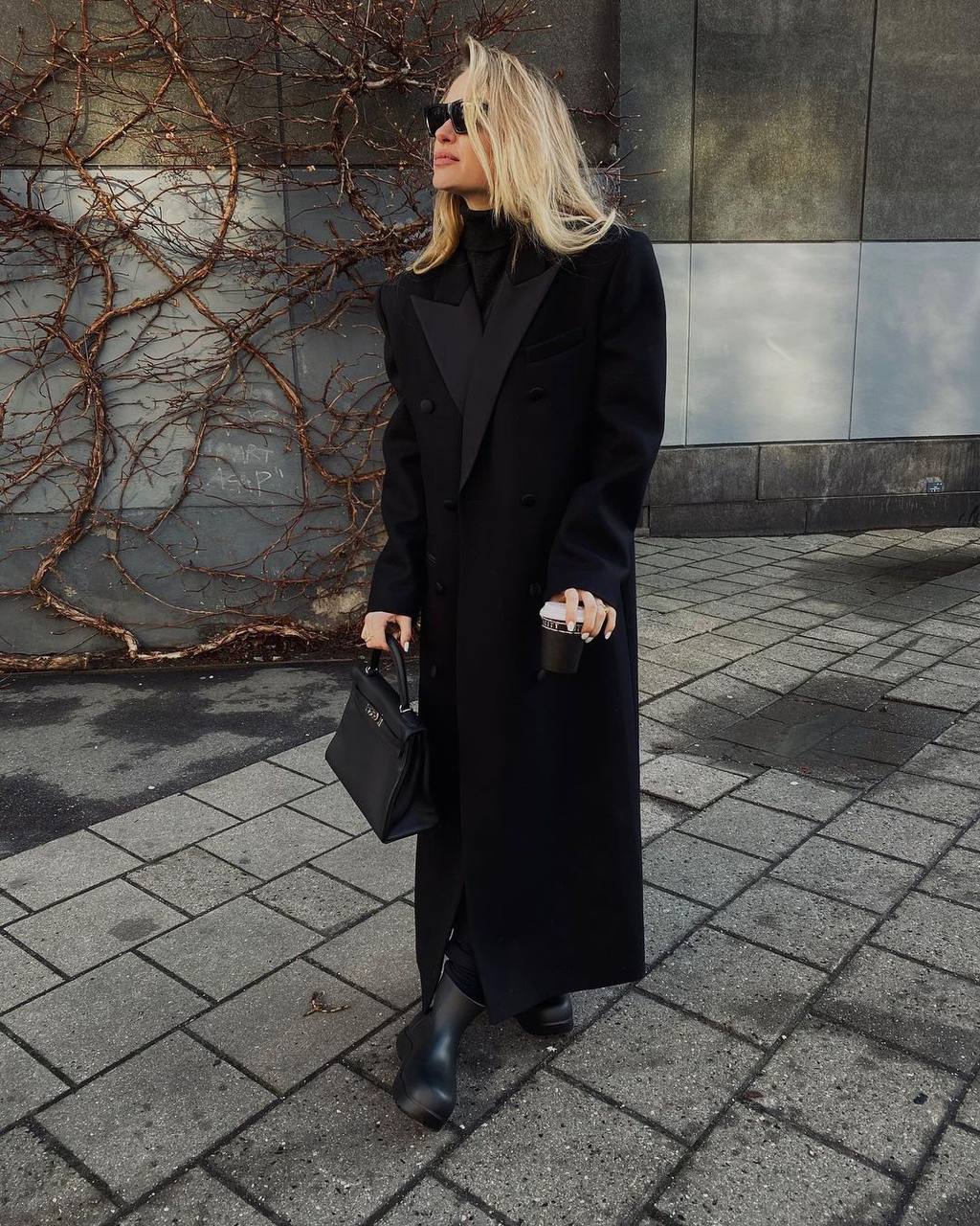 total black by https://instagram.com/pernilleteisbaek