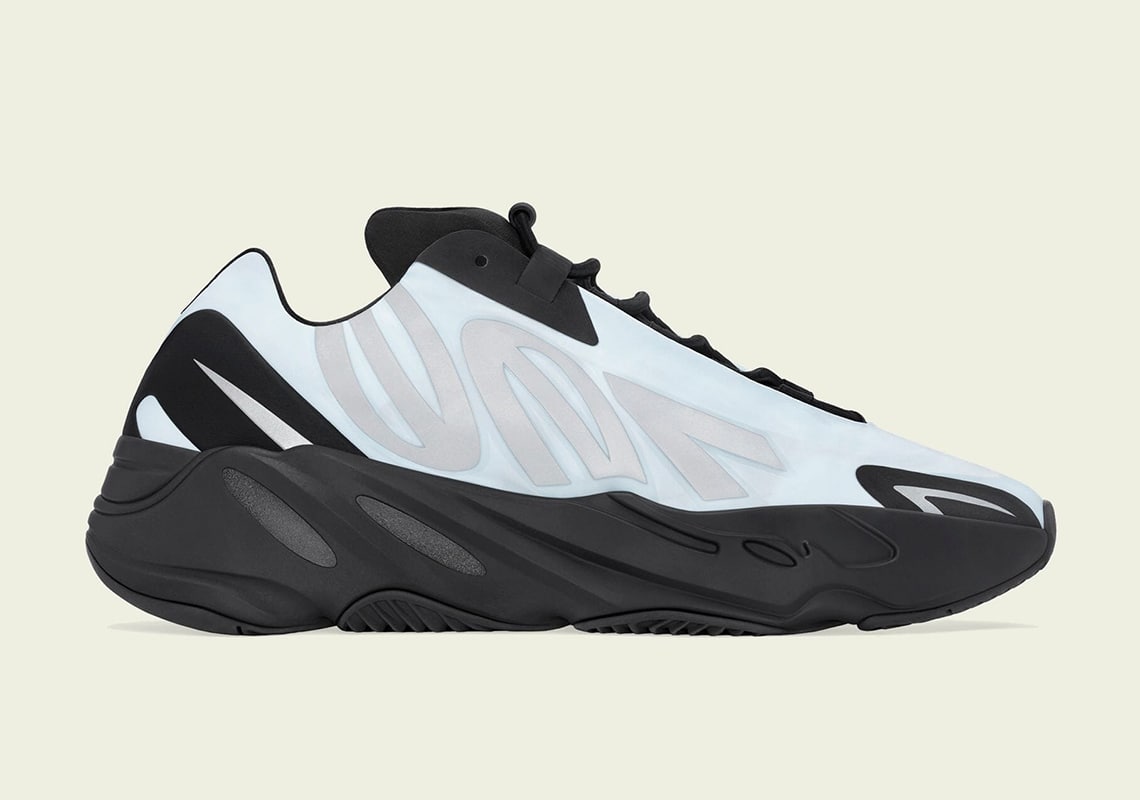 В июле поступят в продажу следующие Yeezy: 

1. Yeezy Boost 700 MNVN “Blue...